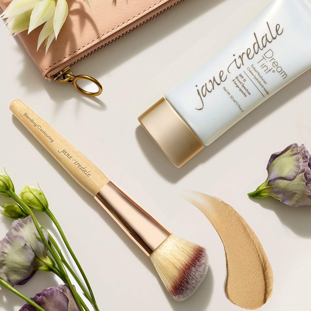 5 Minute Makeup Routine for Women on-the-go!